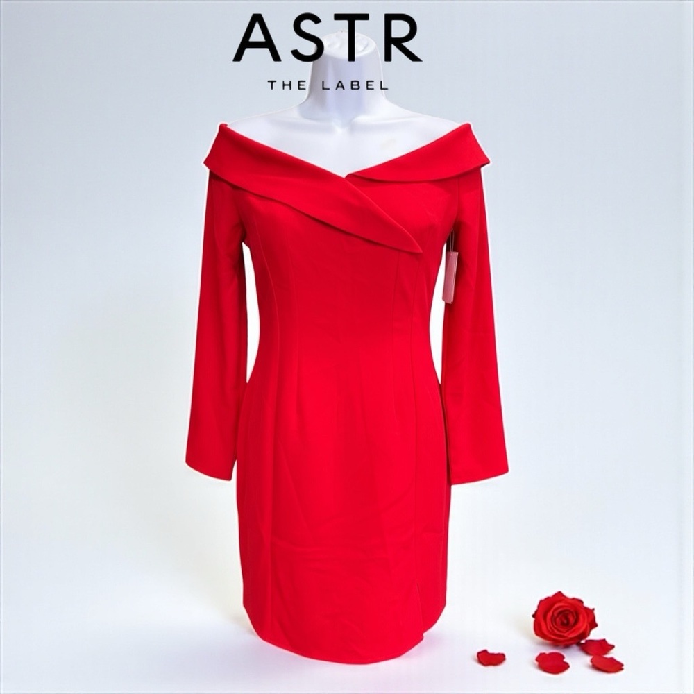 ASTR THE LABEL size S OFF-THE-SHOULDER TUXEDO COLLAR
LONG SLEEVE RED DRESS